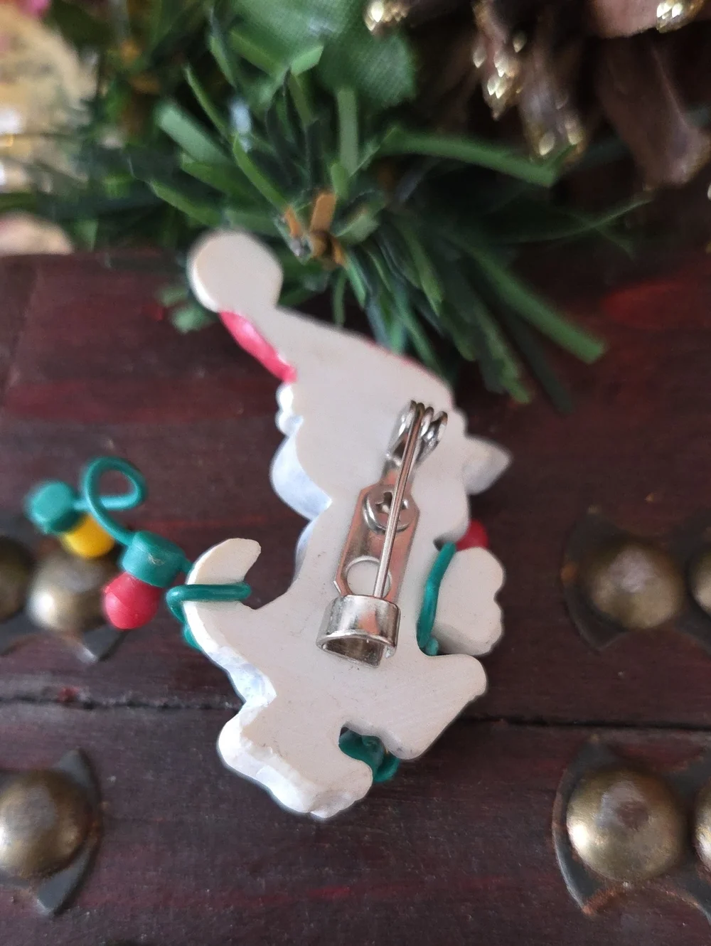 AVON Vintage Festive Cat Pin with Colorful String Lights